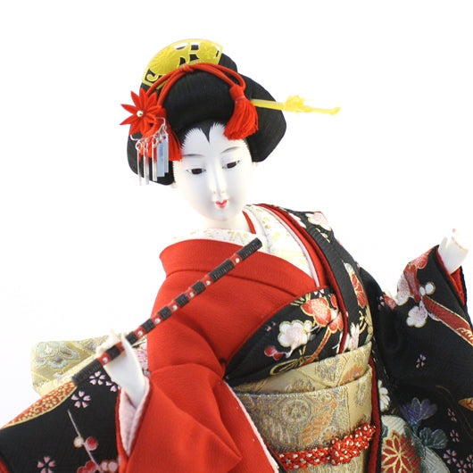 Hatsune-Puppe im Seidenkimono