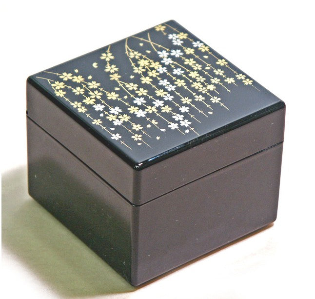 Japanische Lackschatulle Shidaresakura